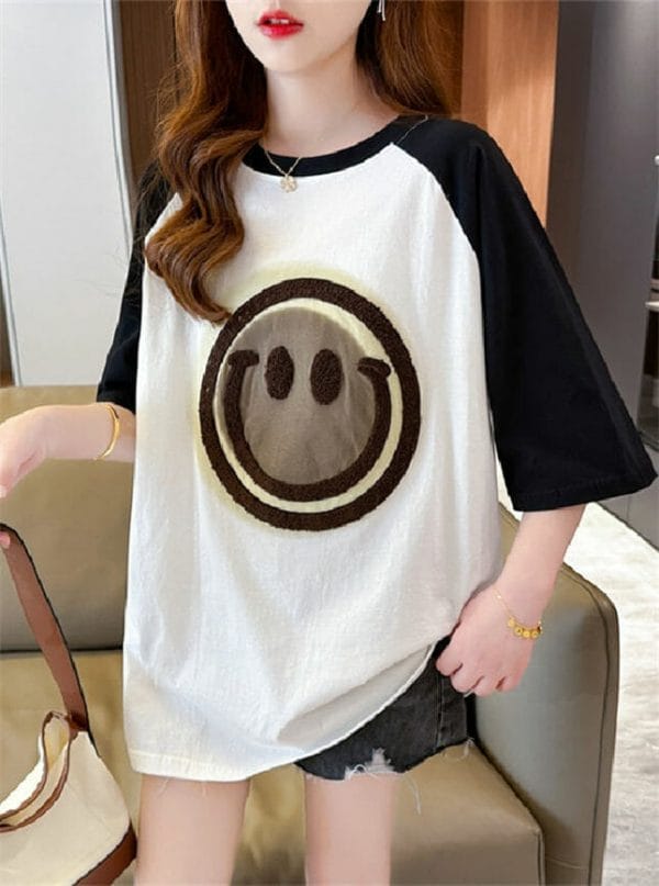 3 Colors Block Smile Embroidery Loosen T-shirt 1