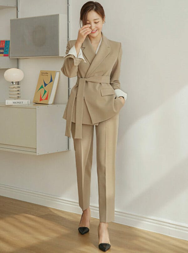Autumn New 3 Colors Tailored Collar Tie Waist Long Suits 1