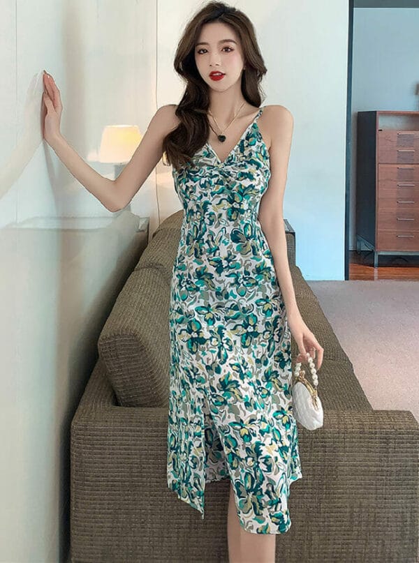 Charming Lady High Waist V-neck Flowers Straps Dress 1