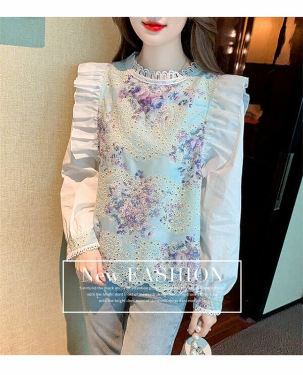 Charming New 2 Colors Flowers Embroidery Flouncing Blouse 2