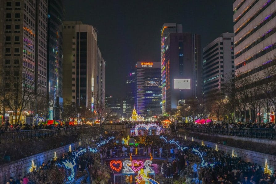 Light festival att cheongyecheon stream in Seoul