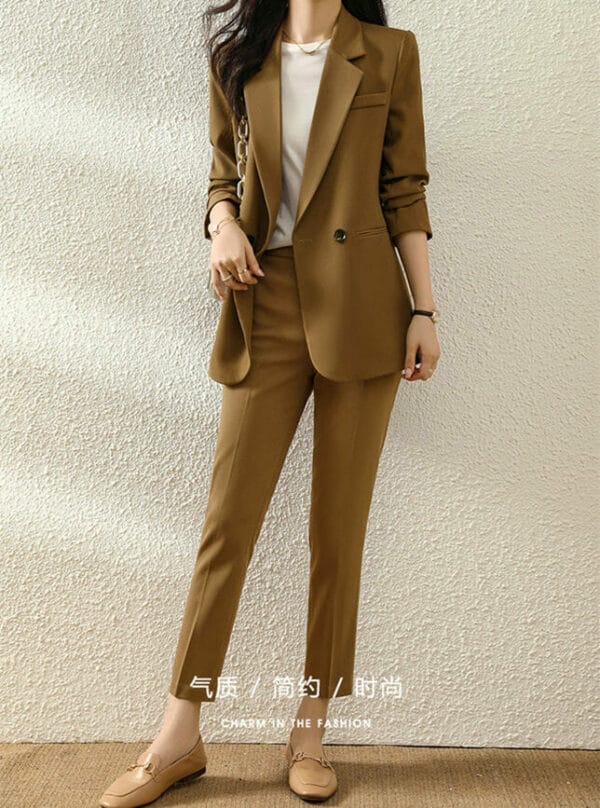 Elegant Lady 3 Colors Tailored Collar Cropped Two Pieces Suits 5