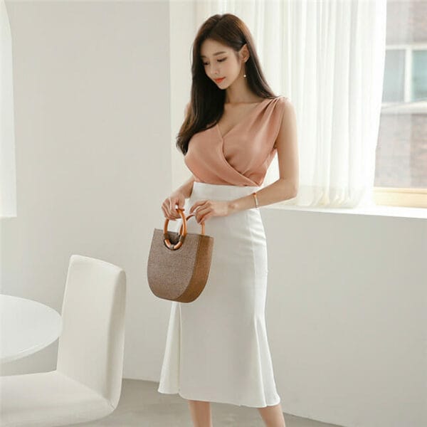 Fashion New V-neck Pleated Blouse with Fishtail Skirt 3