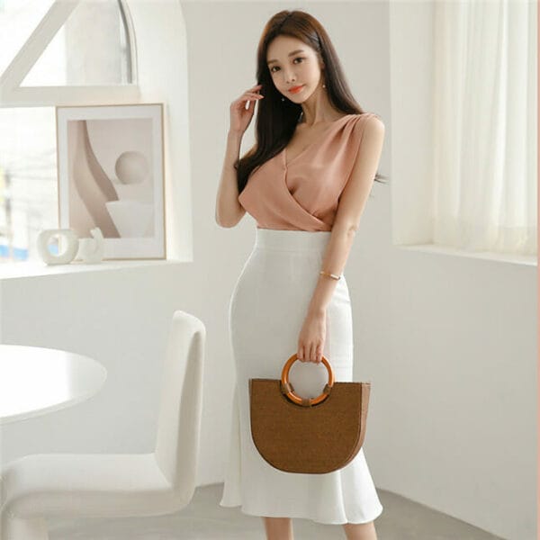 Fashion New V-neck Pleated Blouse with Fishtail Skirt 2