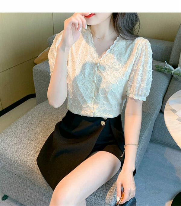 Fashion Retro V-neck Lace Flowers Short Sleeve Blouse 3