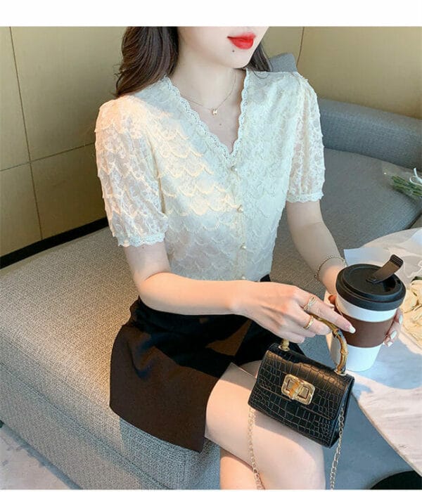 Fashion Retro V-neck Lace Flowers Short Sleeve Blouse 2