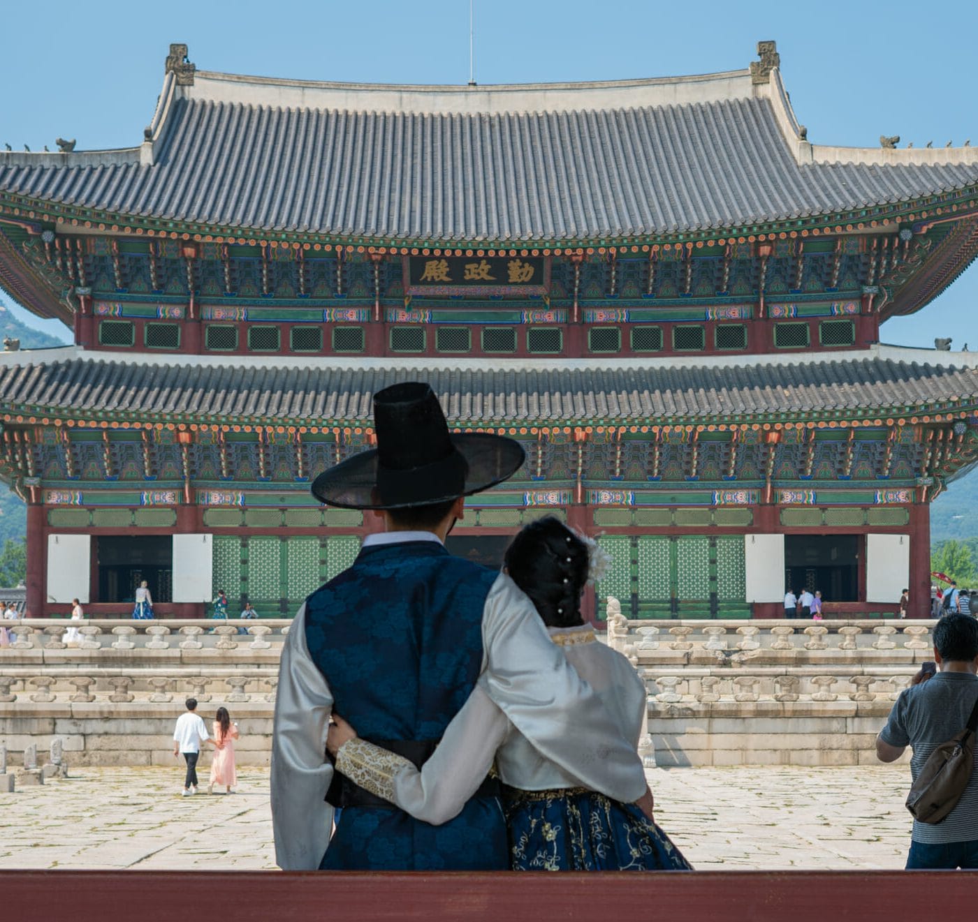 Gyeongbokgung Hanbok Couple Hug