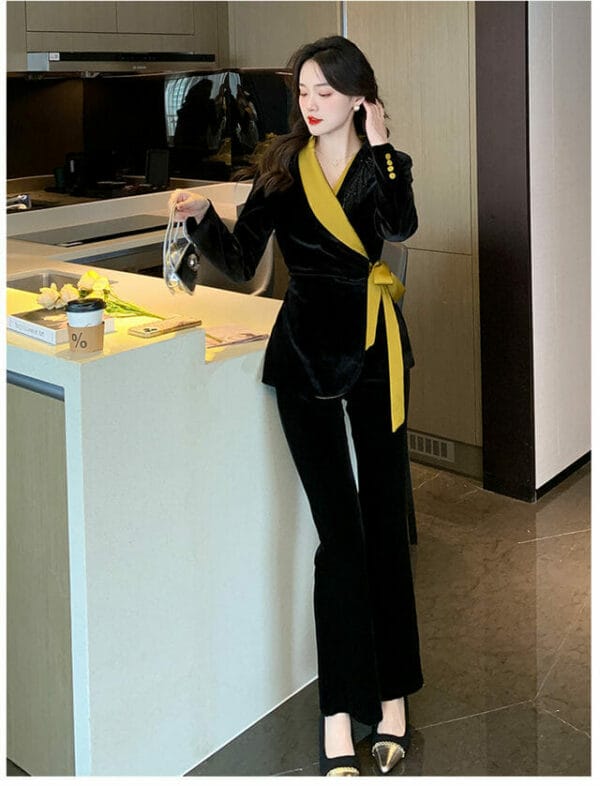 Handsome Lady Tailored Collar Tie Waist Velvet Two Pieces Suits 2