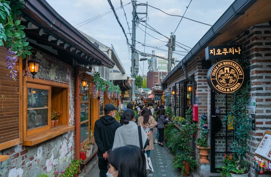 Ikseon-Dong, Seoul's Most Unique Neighbourhood 1