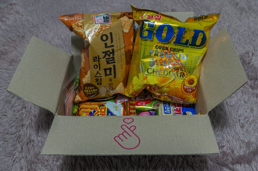 Korea Box Review - K-pop, Cosmetics, Snacks, and More! 3