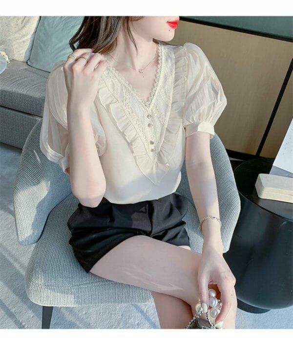 Korea Flouncing Lace V-neck Puff Sleeve Blouse 3