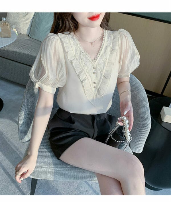 Korea Flouncing Lace V-neck Puff Sleeve Blouse 2