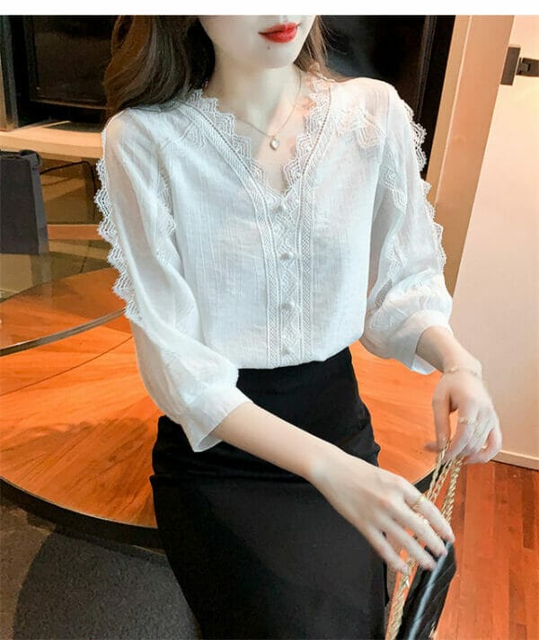 Korea Lace V-neck Loosen Puff Sleeve Blouse 2