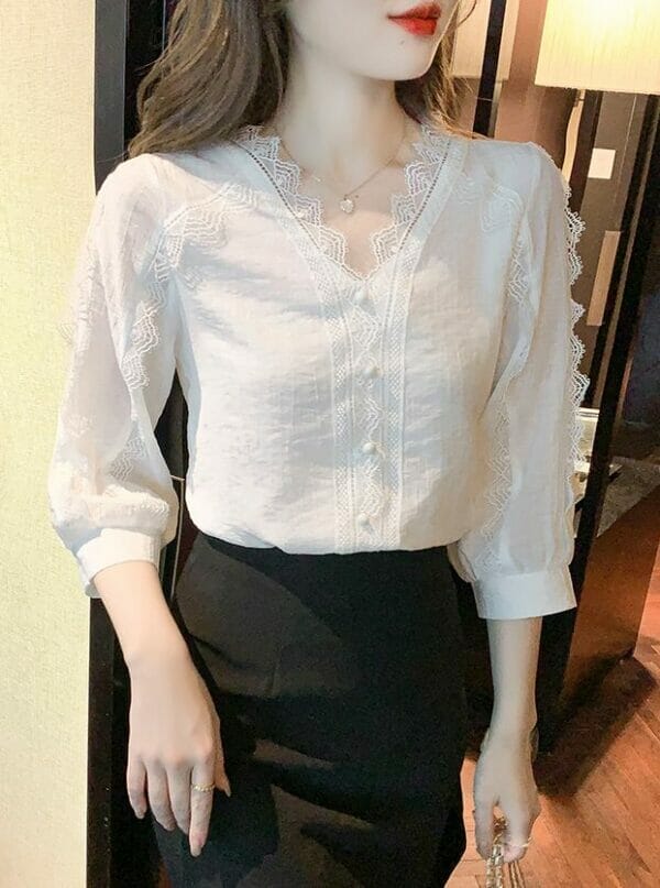 Korea Lace V-neck Loosen Puff Sleeve Blouse 1