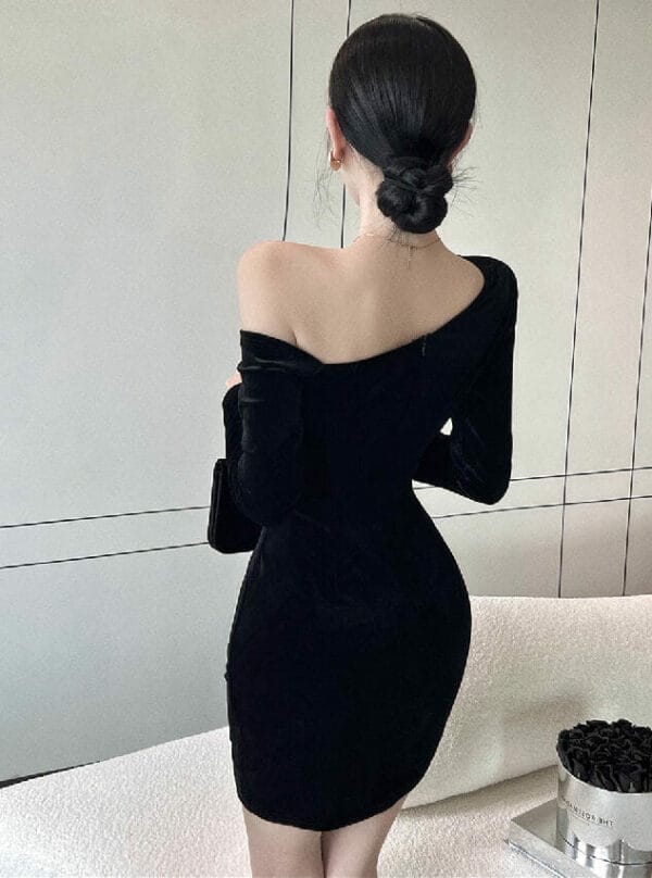 Korea Off Shoulder Velvet Slim Long Sleeve Dress 5