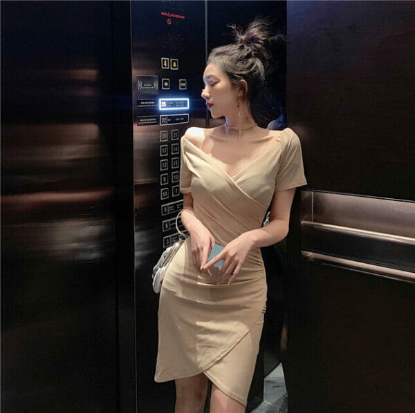 Korea V-neck Pleated Bodycon Dress 2