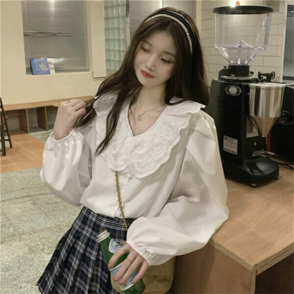 Lovely Girl 2 Colors Doll Collar Puff Sleeve Loosen Blouse 4