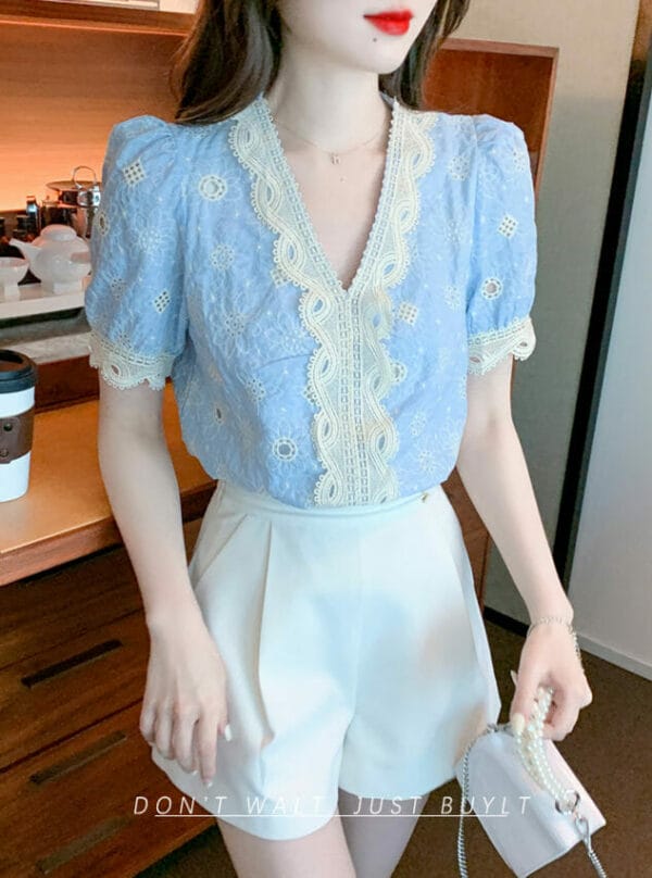 Lovely Lace Hollow Out V-neck Puff Sleeve Blouse 2