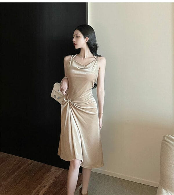 Modern Lady 2 Colors Pleated Velvet Straps A-line Dress 2