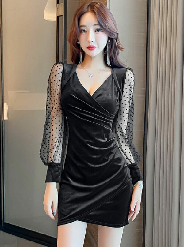Modern Lady 2 Colors V-neck Dots Gauze Sleeve Velvet Dress 1