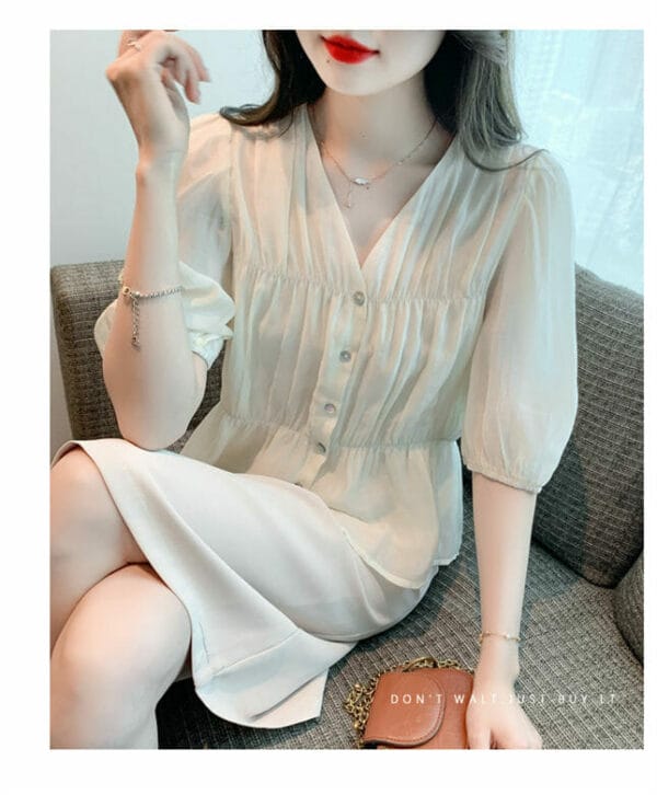 Modern Lady Buttons V-neck Puff Sleeve Casual Blouse 3