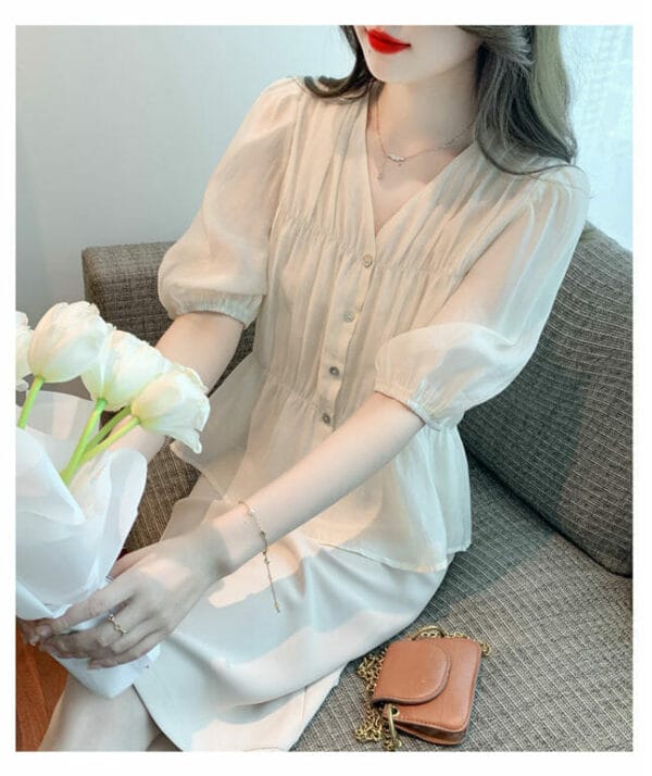Modern Lady Buttons V-neck Puff Sleeve Casual Blouse 2