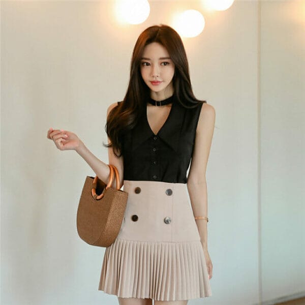 Modern Lady Doll Collar Blouse with Double-breasted Pleated Skirt 3