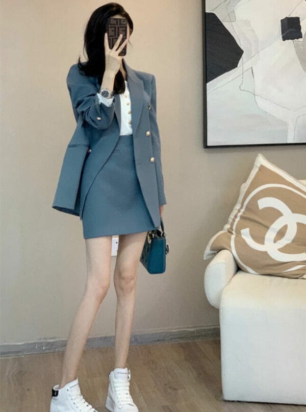 Modern Lady Tailored Collar Double-breasted Jacket with Short Skirt 2