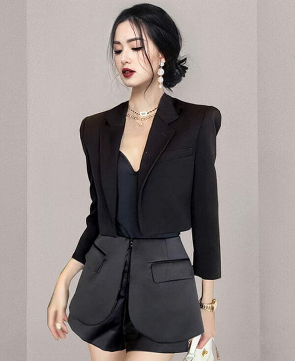 Modern Lady Tailored Collar Jacket with Bud Short Pants 3