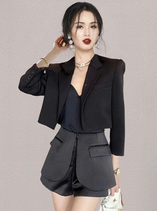 Modern Lady Tailored Collar Jacket with Bud Short Pants 1