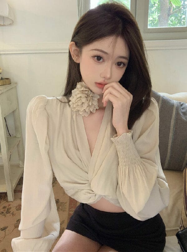 Modern Sexy Flowers Twisted V-neck Puff Sleeve Blouse 1