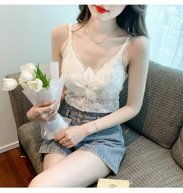 Pretty Beads Flower V-neck Lace Camisole 3