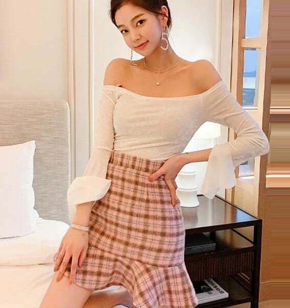 Pretty Lady Boat Neck Knitting Tops with Plaids Fishtail Skirt 1