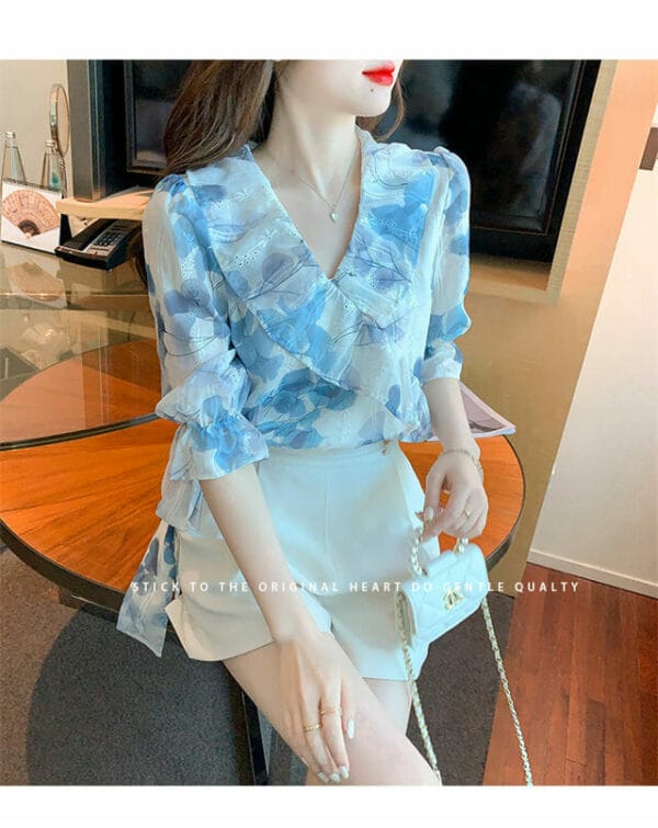 Pretty Summer V-neck Flowers Flouncing Puff Sleeve Blouse 2