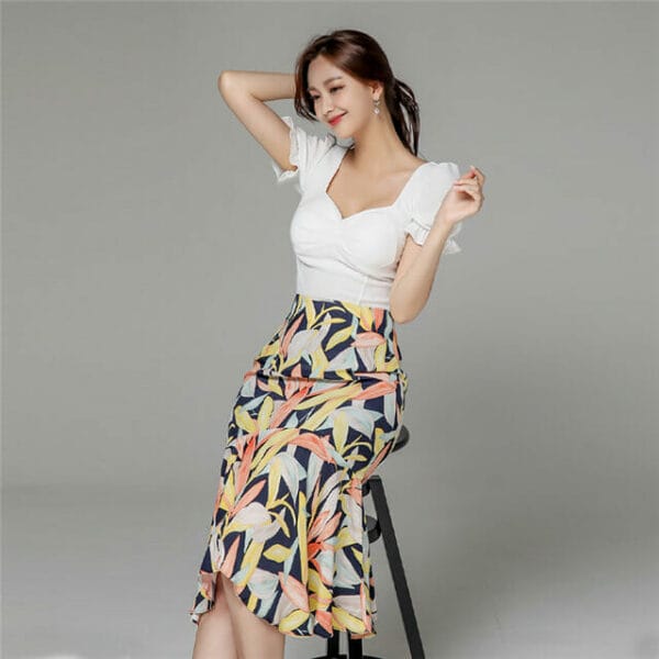 Pretty V-neck Puff Sleeve Blouse with Flowers Fishtail Skirt 2