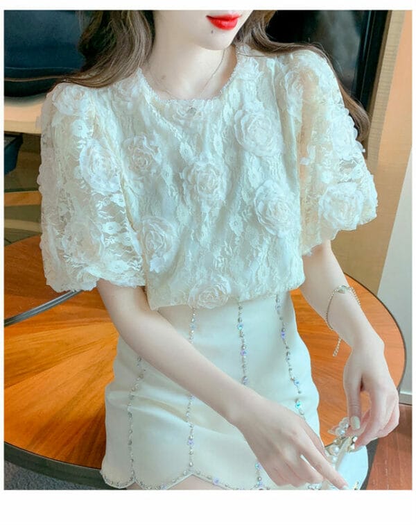 Retro Charming Round Neck Flowers Puff Sleeve Lace Blouse 3