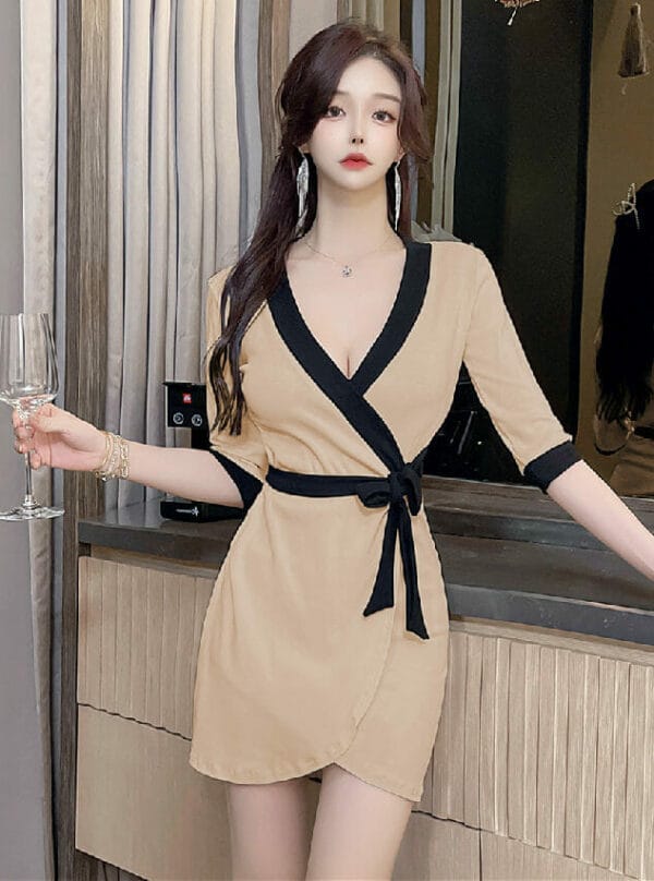 Retro Fashion 2 Colors Tie Waist V-neck Slim Cotton Dress 2