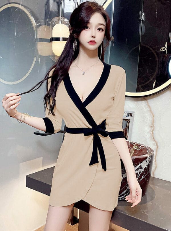 Retro Fashion 2 Colors Tie Waist V-neck Slim Cotton Dress 1