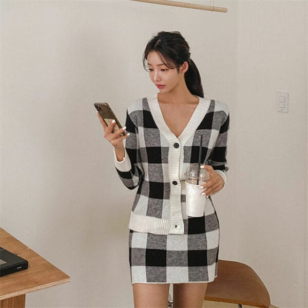 Retro Fashion Buttons V-neck Plaids Knitting Dress Set 2