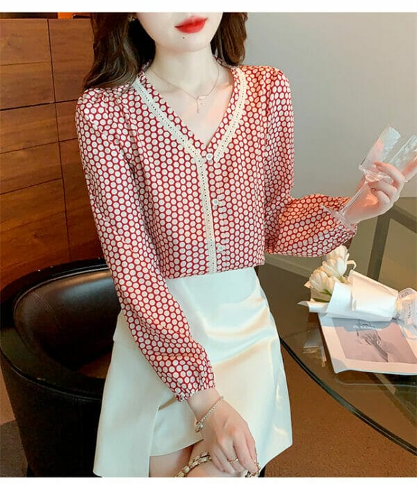 Retro Fashion V-neck Dots Puff Sleeve Chiffon Blouse 3