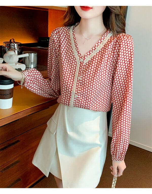 Retro Fashion V-neck Dots Puff Sleeve Chiffon Blouse 2