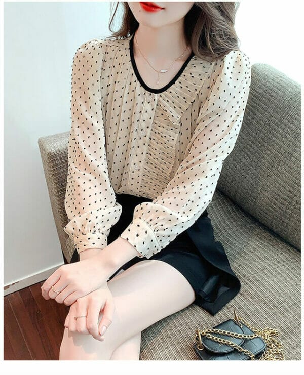 Retro Pleated Flouncing Dots Puff Sleeve Blouse 4