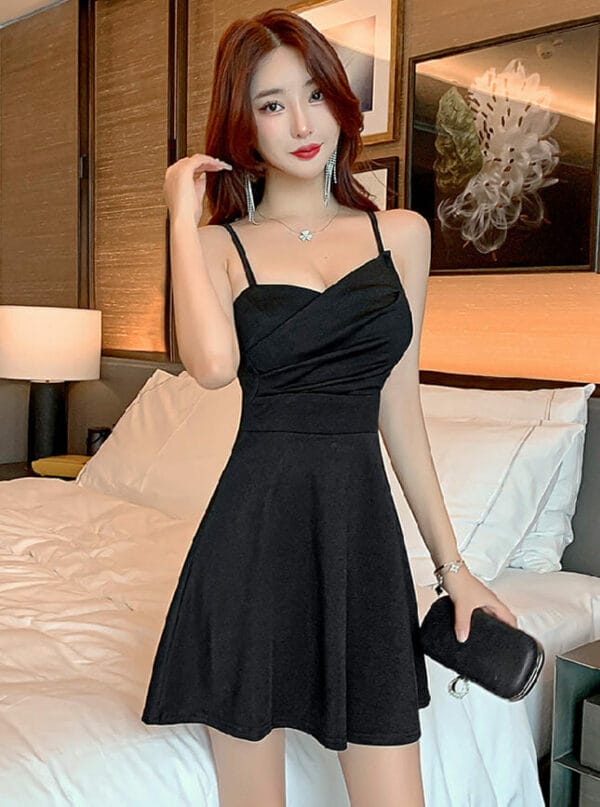 Simple Fashion 3 Colors Pleated V-neck Straps A-line Dress 3