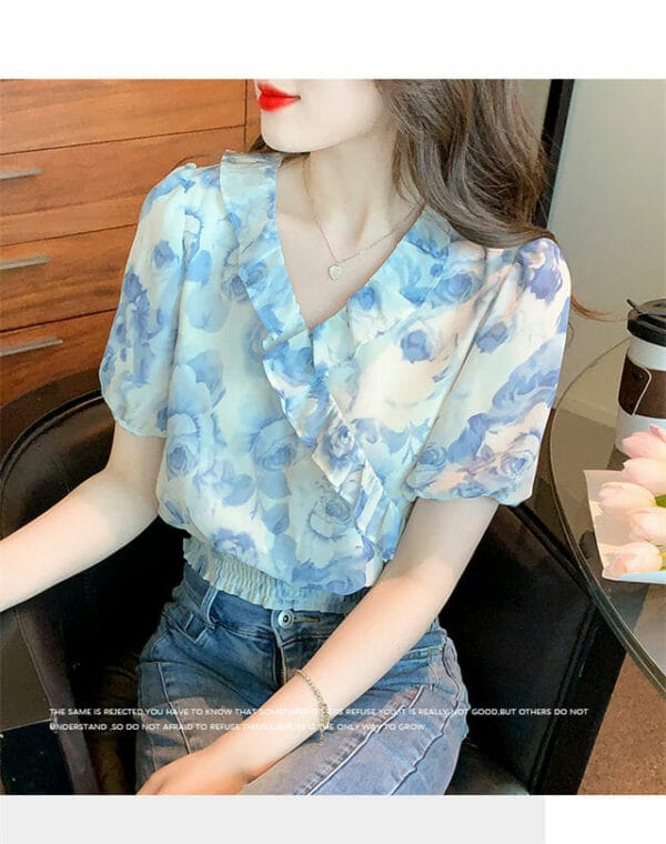 Summer Fashion Flouncing V-neck Flowers Short Blouse 3